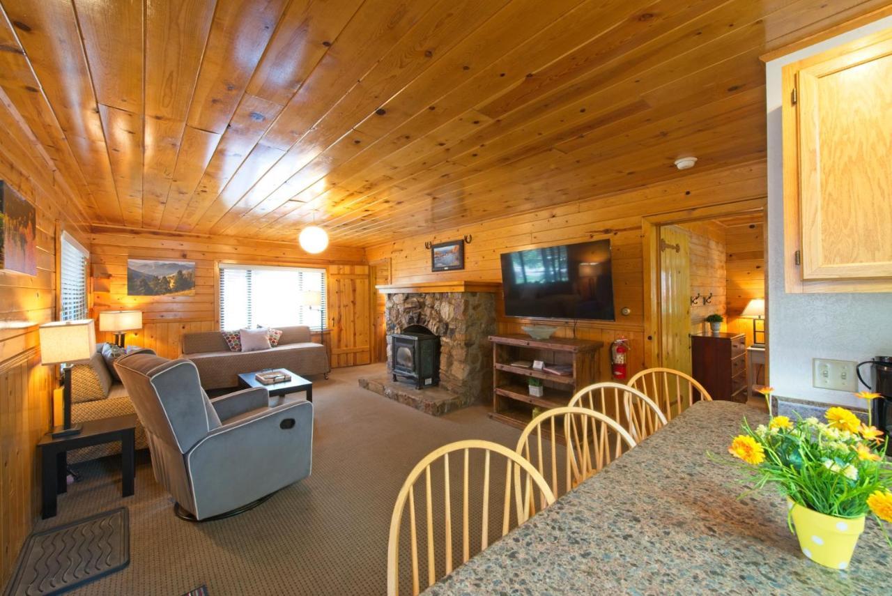Sitzmark Sports Lodge Red River Εξωτερικό φωτογραφία