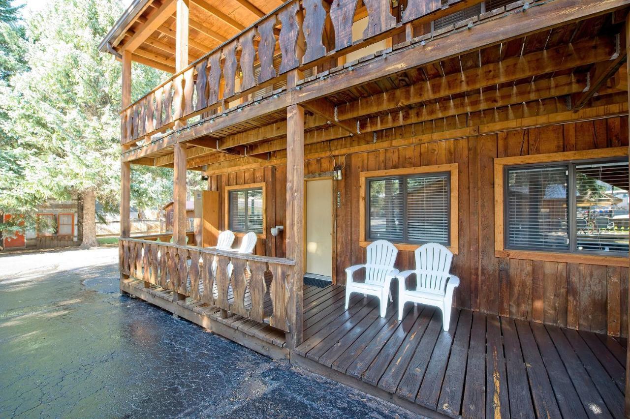 Sitzmark Sports Lodge Red River Εξωτερικό φωτογραφία