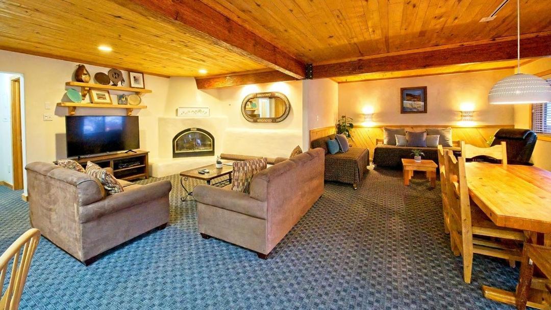 Sitzmark Sports Lodge Red River Εξωτερικό φωτογραφία