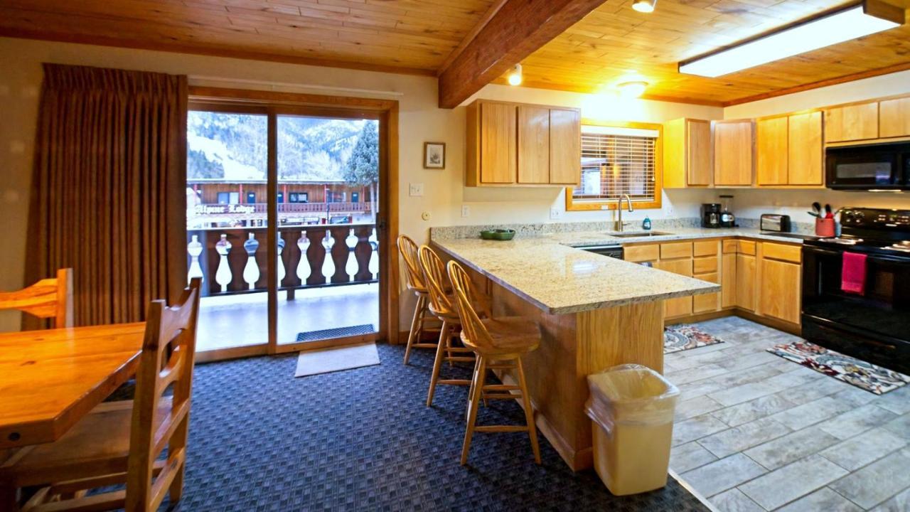 Sitzmark Sports Lodge Red River Εξωτερικό φωτογραφία