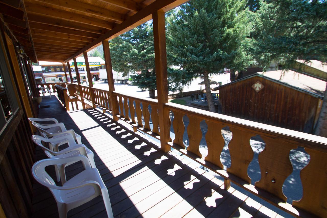 Sitzmark Sports Lodge Red River Εξωτερικό φωτογραφία