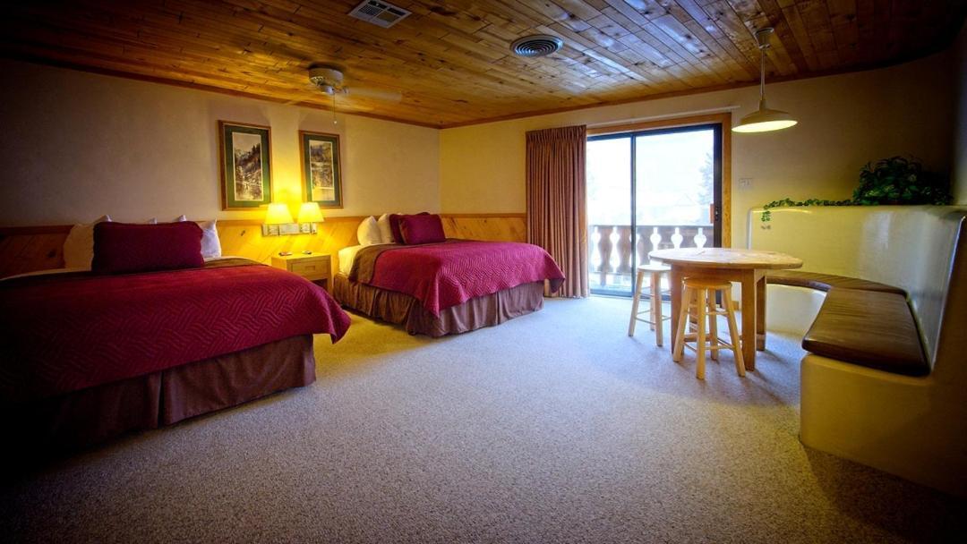 Sitzmark Sports Lodge Red River Εξωτερικό φωτογραφία