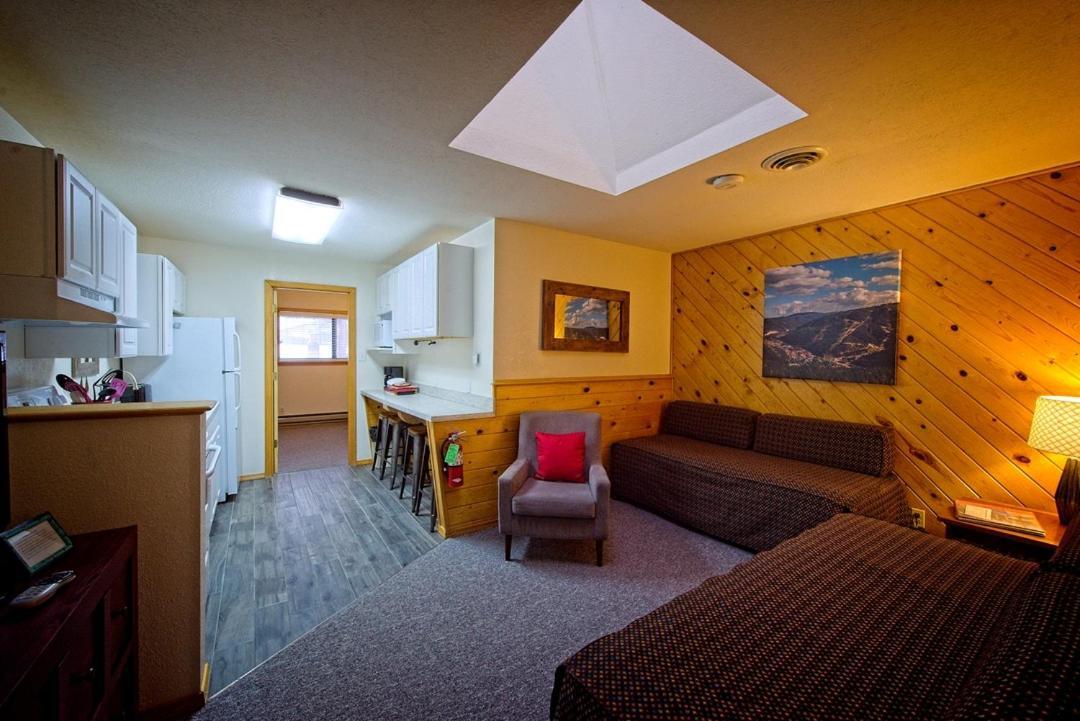 Sitzmark Sports Lodge Red River Εξωτερικό φωτογραφία
