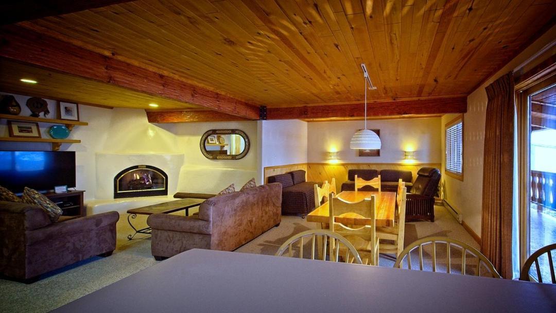 Sitzmark Sports Lodge Red River Εξωτερικό φωτογραφία