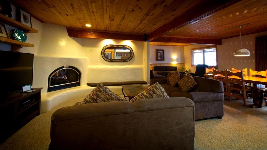 Sitzmark Sports Lodge Red River Εξωτερικό φωτογραφία